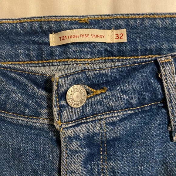 Levi’s High Rise Jeans - Picture 2 of 4